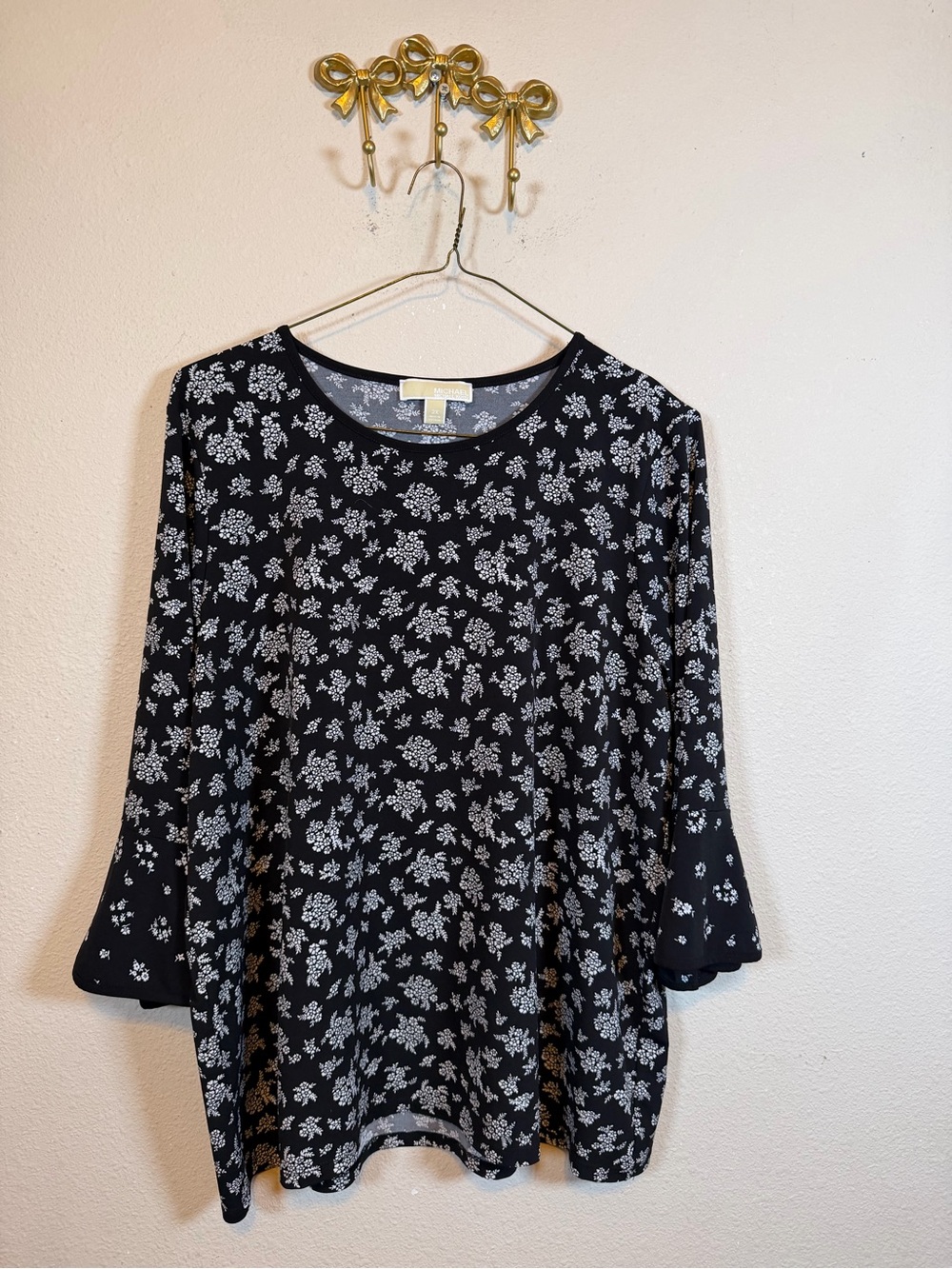 Michael Kors Black Top with White Floral Print 3/4 Bell Sleeves. Size 2X